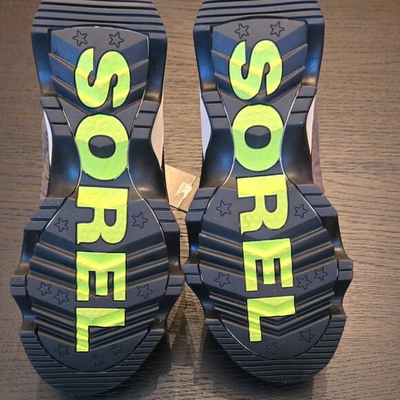 SOREL Kinetic Impact Puffy Zip Women's Boots (size 8 US), Cargo Green - Picture 2 of 4